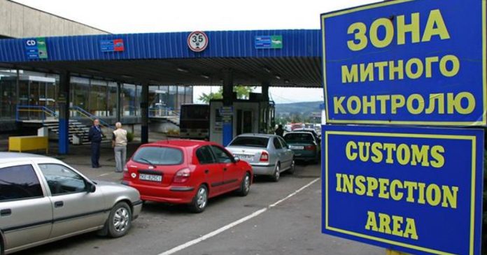 З початку року митники виявили порушень на суму майже 2,9 млрд грн: які товари намагалися провезти незаконно