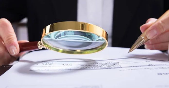 Скандал з паспортами: колишнього директора держкомбінату підозрюють у незаконному заволодінні авторськими правами та легалізації мільйонів євро