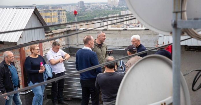 В Києві на відновлення житла після обстрілів направлено більше 900 млн грн: скільки будинків вже відремонтували