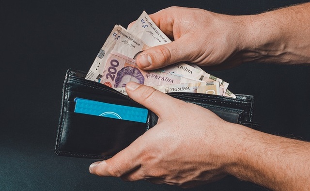 Середня зарплата в Україні