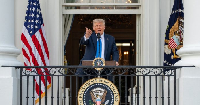 Трамп знову попереджає про можливість впровадження односторонніх мит для багатьох країн через півтора-два тижні