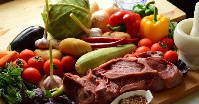 В Україні зростають ціни на м'ясні продукти, тоді як яйця та молода городина стають дешевшими