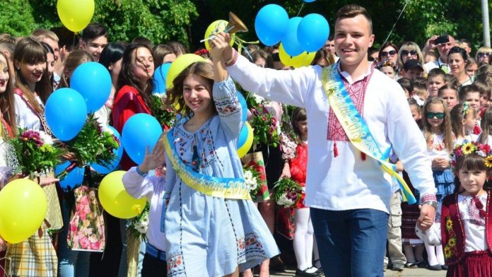 Випускники України