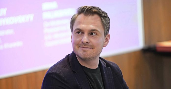 Зеленський планує призначити керівника податкової новим генеральним прокурором: факти про нього