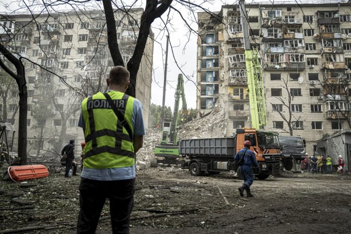 Місце російського нападу в Києві, 17 червня.