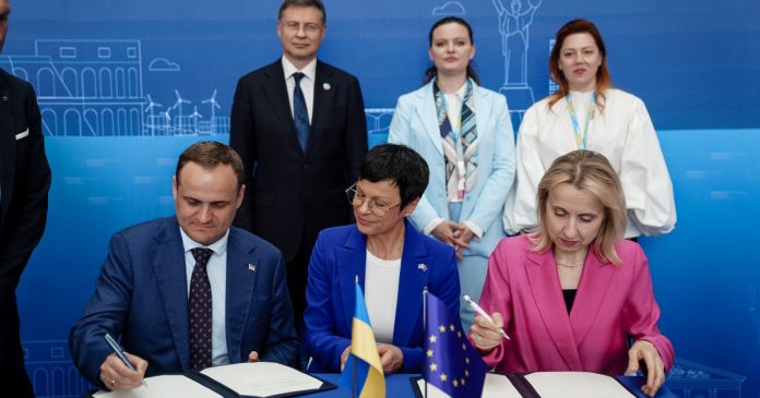 ЄІБ надасть Україні 134 мільйони євро для відновлення інфраструктури доріг та мостів