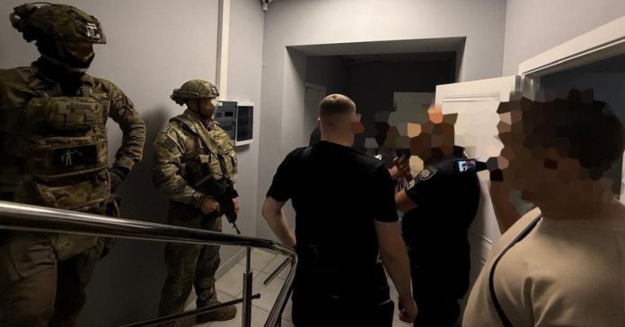 СБУ та ОГП здійснюють обшуки в детективів НАБУ через підозри у російських зв'язках
