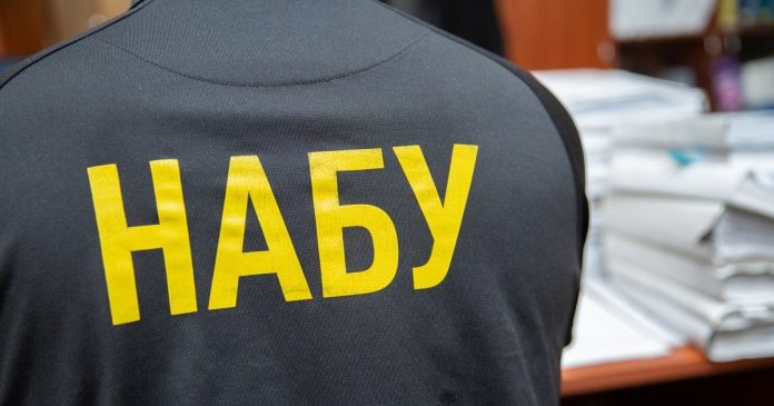 НАБУ висуває обвинувачення працівнику СБУ за вимагання 300 тисяч доларів: подробиці справи