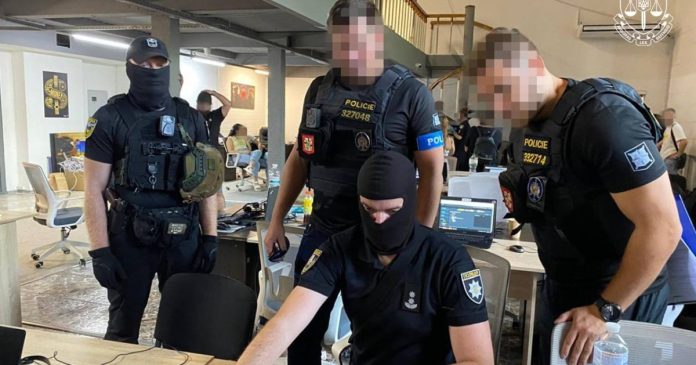 Шахрайські кол-центри в Україні завдали збитків громадянам Чехії на майже 10 мільйонів гривень