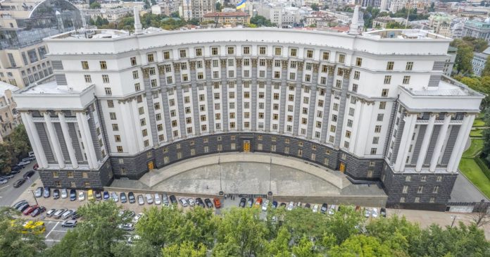 Уряд ввів нові правила маркування алкогольних виробів і сигарет: які зміни очікують споживачів