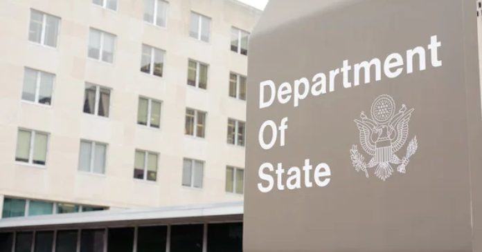 США оголосили про масштабні звільнення: більше 1300 працівників отримали попередження