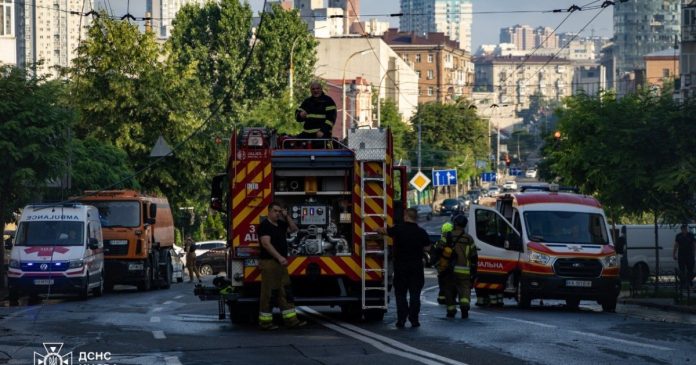 У Києві постраждало Посольство Ватикану через російський обстріл