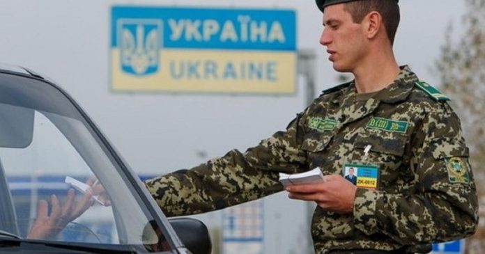 Пасажирські перевезення на кордоні залишилися без змін після дозволу на виїзд для чоловіків віком 18–22 роки