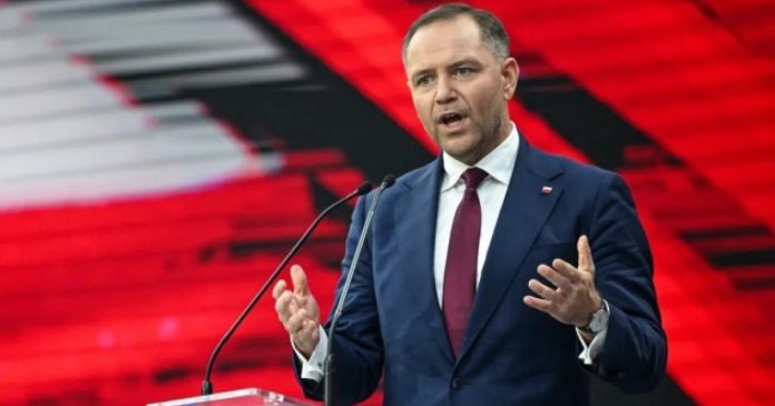 Президент Польщі наклав вето на закон щодо соціальних виплат і медичної допомоги для безробітних українців