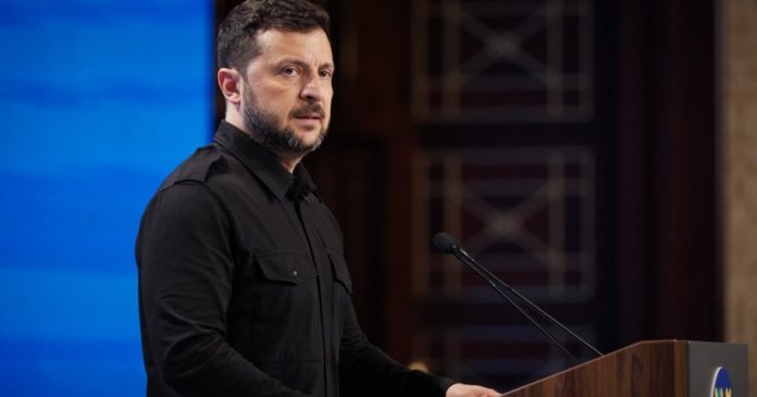Молодь до 22 років отримала можливість виїзду за кордон: Зеленський дав вказівку уряду