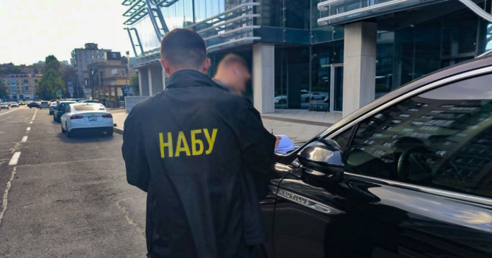 Викриття корупційних схем у сфері будівництва житла для військових: НАБУ та САП розкрили зловживання посадовця Міноборони