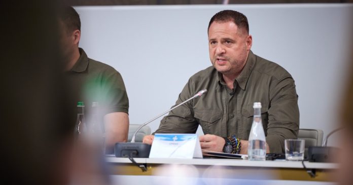 Єрмак: Оновлені санкції зруйнують російську пропаганду і завдадуть удару по економіці Росії