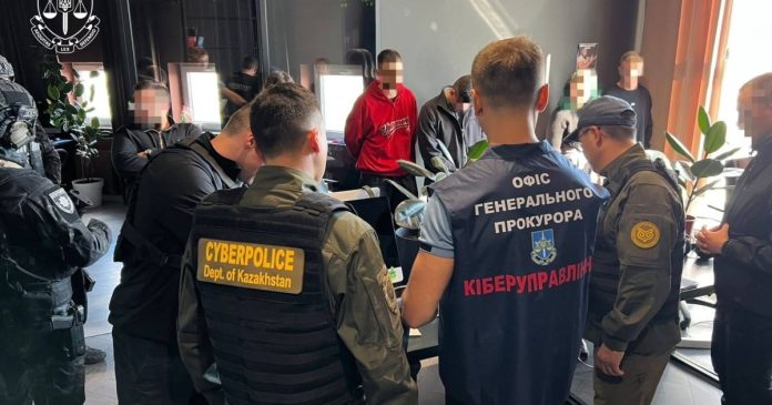 В Україні розкрито міжнародний шахрайський кол-центр, який обдурив громадян з Європи та Центральної Азії на 186 мільйонів гривень