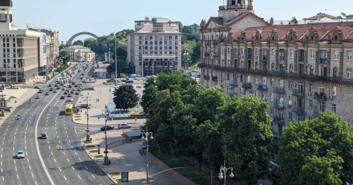 На Хрещатику тимчасово зупинять рух транспорту: Щоденна хвилина мовчання
