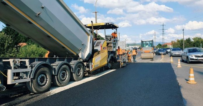 В Україні полагодили 3,6 мільйона квадратних метрів дорожнього покриття: найбільше робіт виконано в цих регіонах