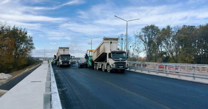 Завершення реконструкції: шляхопровід на кільцевій дорозі Львова готують до запуску чотирьох смуг