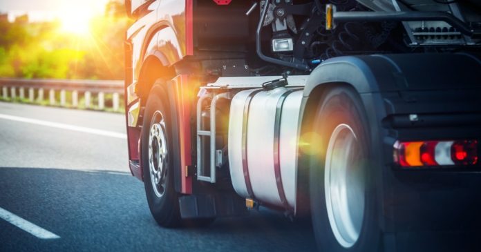 Трамп запроваджує 25% мито на імпорт вантажних автомобілів з 1 листопада