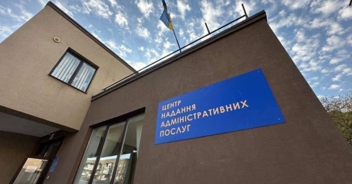 Оформлення податкових та пенсійних послуг в ЦНАПах стане доступним для українців: всі подробиці