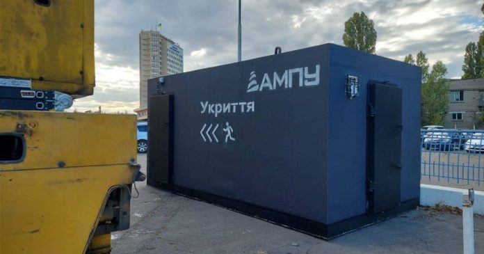Захист працівників критичної інфраструктури: Чорноморський порт отримав мобільні укриття