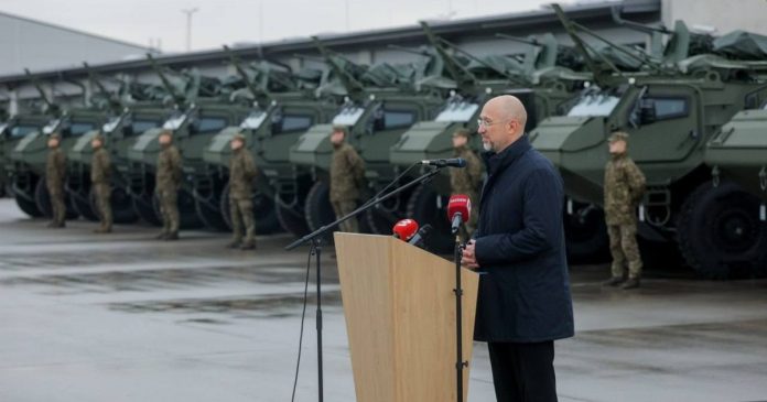 Латвія передала Україні 21 БТР Patria та 12 розвідувальних автомобілів (ФОТО)