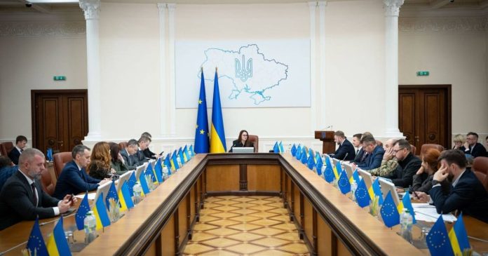 Понад 660 тисяч українців отримають одноразову фінансову допомогу у 6500 грн в рамках зимової підтримки