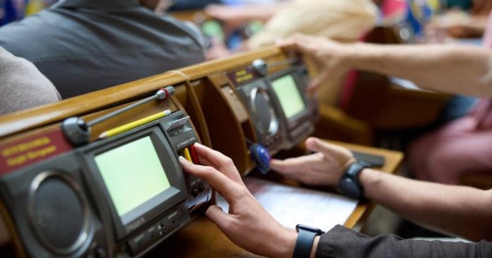 Рада затвердила додаткові 325 млрд грн на військові потреби у зміні до бюджету-2025