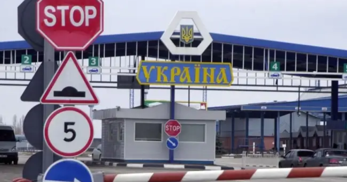Обмеження на кордоні з Молдовою: рух до пунктів пропуску зупинено через авіаудар по Одещині