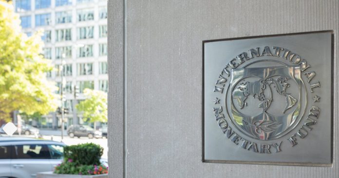 Обговорення нової програми кредитування: МВФ висловлює занепокоєння щодо податкових пільг в Україні