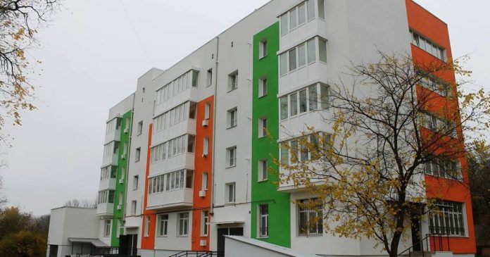 Громади здобули право самостійно відновлювати знищені житлові споруди