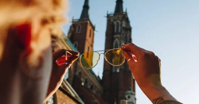 Українці поступово знаходять своє місце в польській економіці: перекази в Україну зменшуються