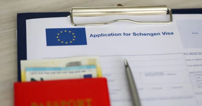 Єврокомісія обмежила видачу багаторазових шенгенських віз для російських громадян