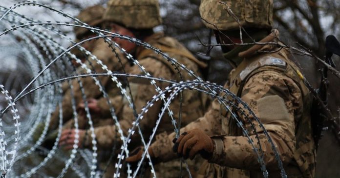 В Україні продовжено мобілізацію та воєнний стан: підписання законів Зеленським