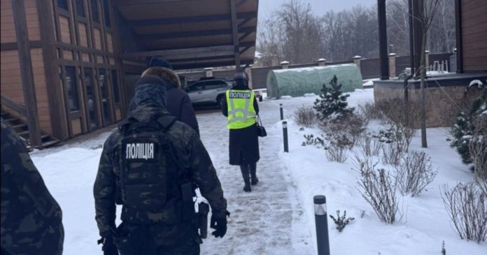 Екснардеп під слідством за обмеження доступу до водойм та встановлення паркану на прибережній землі в Києві