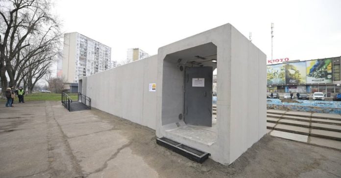 В Києві запустили перше сертифіковане мобільне укриття
