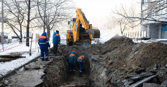Київська дорожня інфраструктура зазнала ушкоджень внаслідок нічного обстрілу