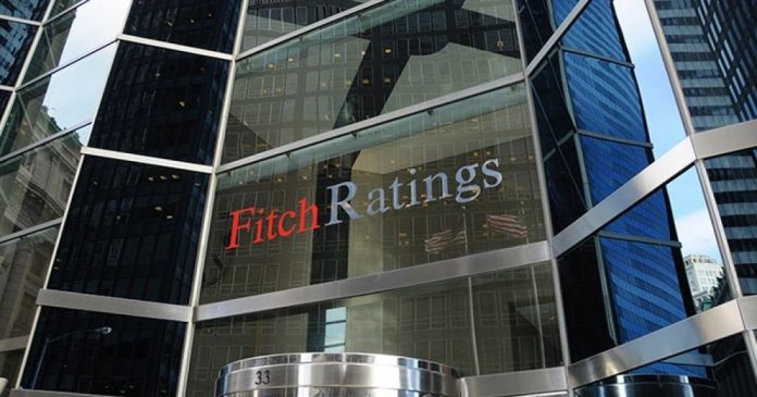 Fitch понизило рейтинг 