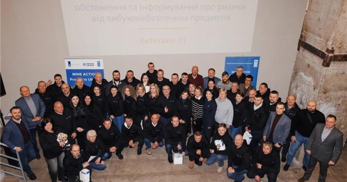 40 ветеранів знайшли роботу після проходження навчання з протимінної діяльності