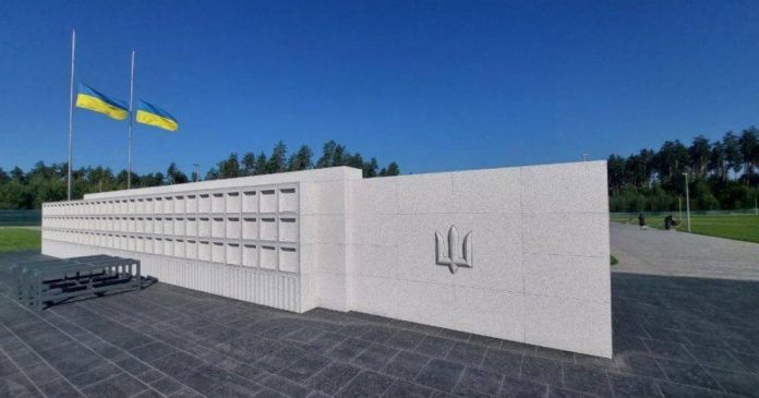 Військових обурило рішення Верховного суду про визнання незаконною передачі ділянки для меморіального кладовища: 