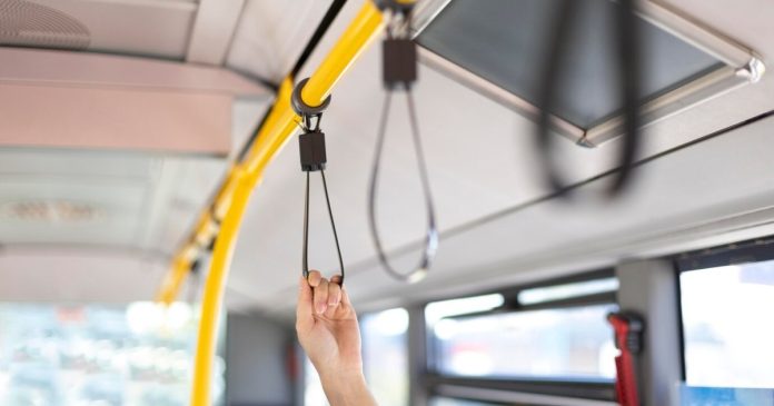 Батьки отримають сповіщення про поїздки дітей через 