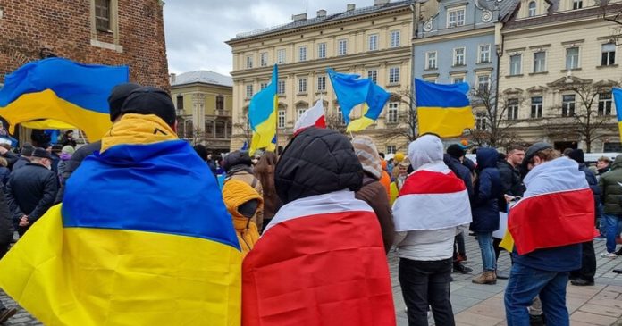 Президент Польщі Навроцький затвердив новий законопроект щодо підтримки українців: які зміни впроваджуються