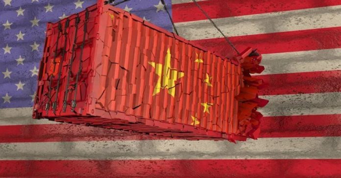 Китай погрожує серйозними наслідками у відповідь на нові тарифи США: ризики для товарів та бізнесу