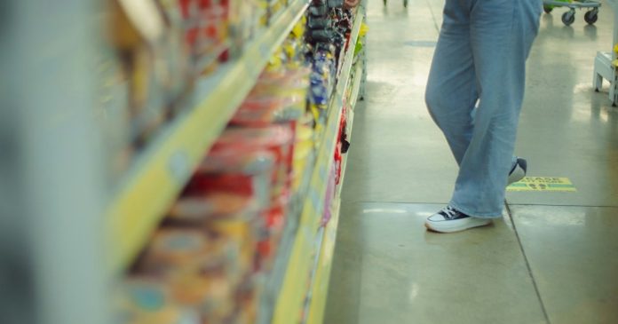 Уцінена їжа може зникнути з супермаркетів: куди перенаправлять продукти