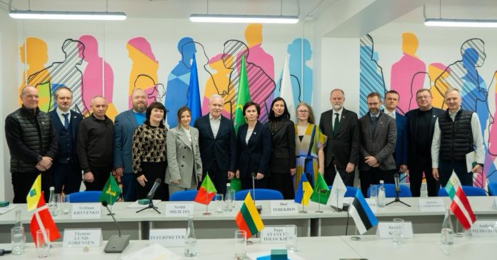 Дипломати північних та балтійських країн уперше прибули до прифронтового Харкова: що стало темою їхніх переговорів