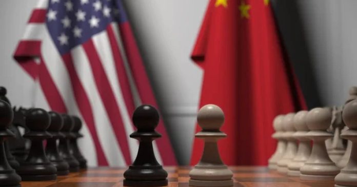 Китай відреагував на плани Трампа зберегти митні тарифи, досліджуючи рішення Верховного суду
