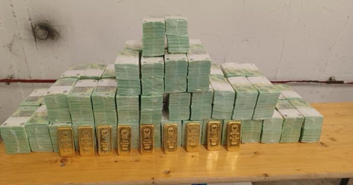 Угорська влада представила знімки грошей і золота після арешту українських інкасаторів
